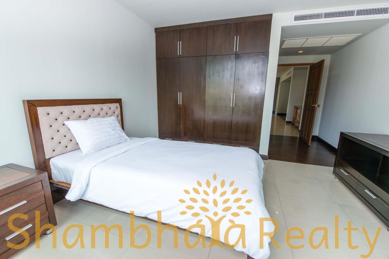 Shambhala Realty Agency's Apartment For Rent Condominium for Rent in Sathorn-Silom. BTS Chong Nontri 7