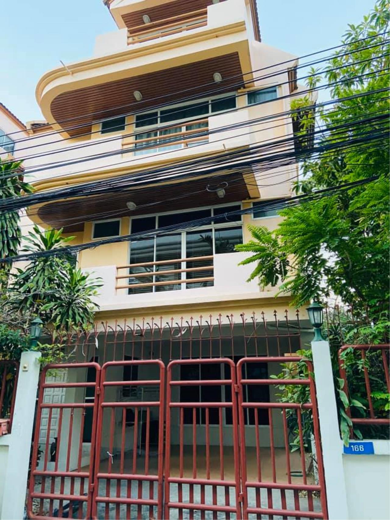 Agent - Phapayawarin Agency's For Rent***Single Townhome 4 storeys, Sukhumvit 31, 400 Sq.m., 4 Bedroom 5 Bathroom, BTS Phrom Phong 1