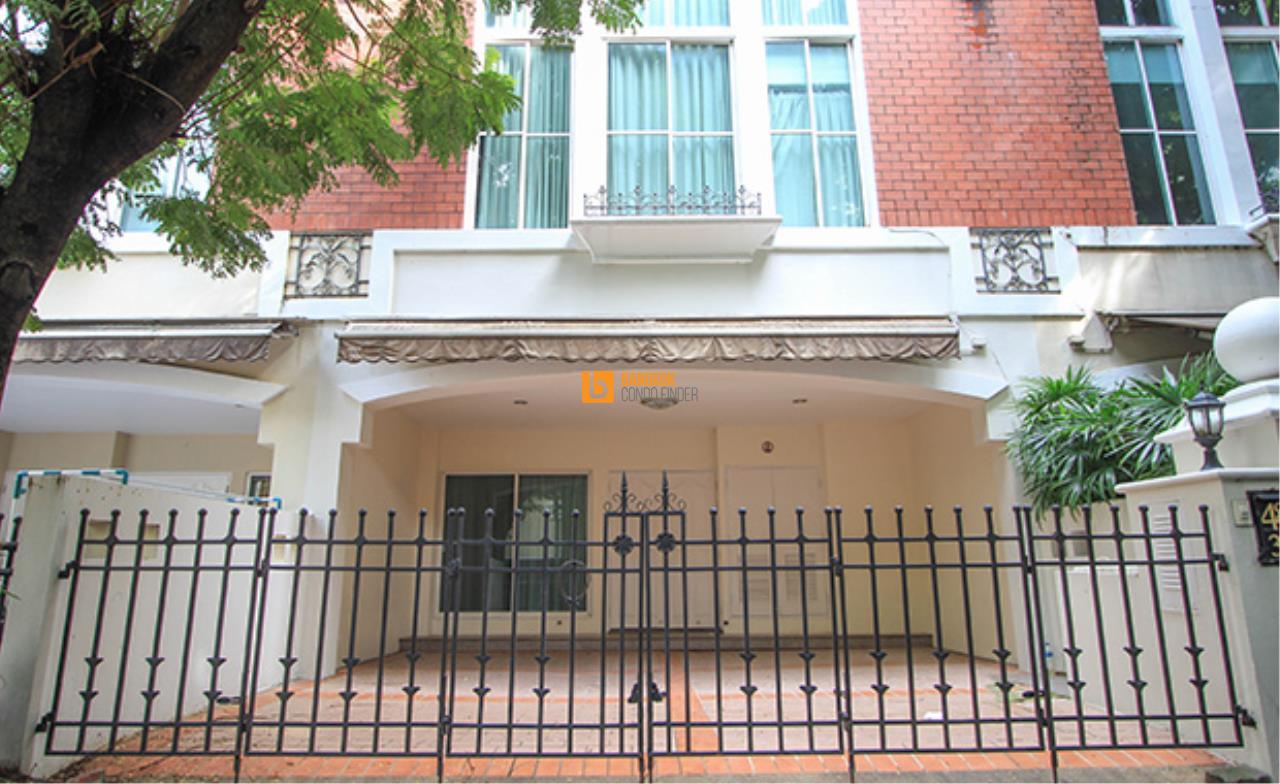 Bangkok Condo Finder Agency's Baan Klang Krung Townhouse for Rent 1