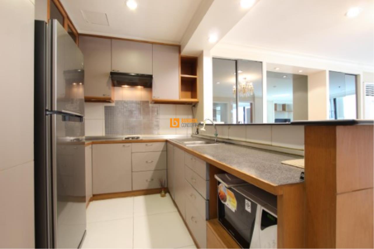 Bangkok Condo Finder Agency's The Royal Place 1 Condominium for Rent 4