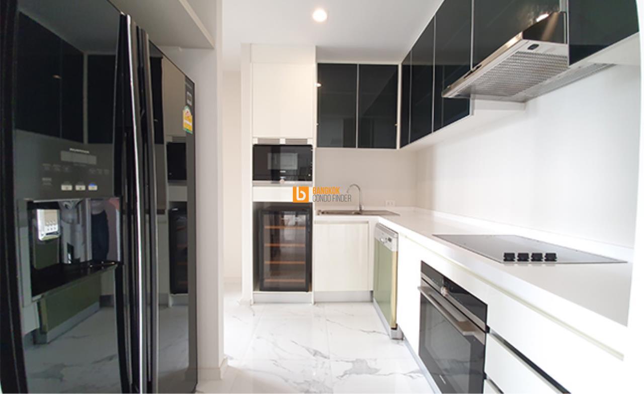 Bangkok Condo Finder Agency's Noble Ploenchit Condominium for Rent 7