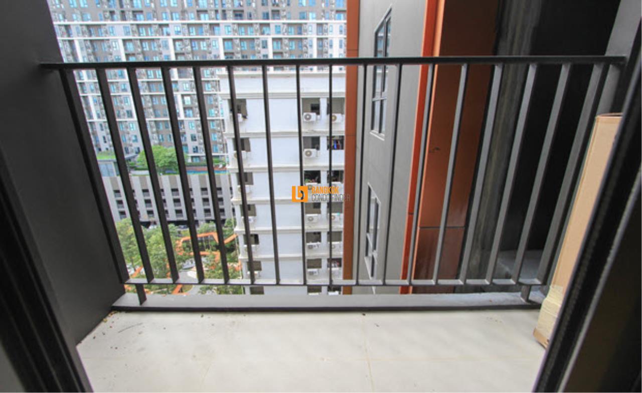 Bangkok Condo Finder Agency's XT Huaikhwang Condominium for Rent 11