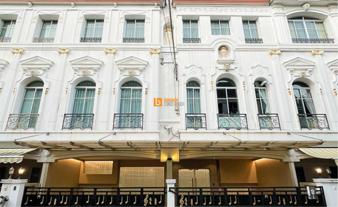 Bangkok Condo Finder Agency's Baan Klang Krung Grand Vienna Rama 3 Townhouse for Rent 1