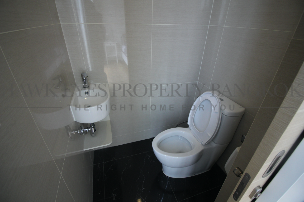 Hawk Eyes Property Bangkok Co.,Ltd. Agency's 2 large bedroom 2 bathroom for fully furnished for rent at Park 24 24