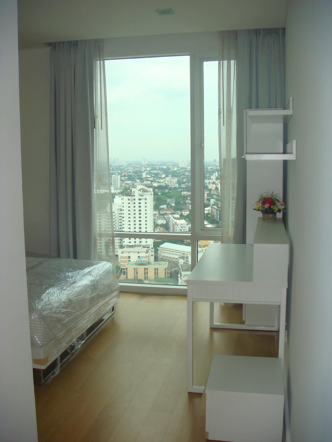 Piri Property Agency's 3 bedrooms Condominium  on 29 floor For Rent 3 6