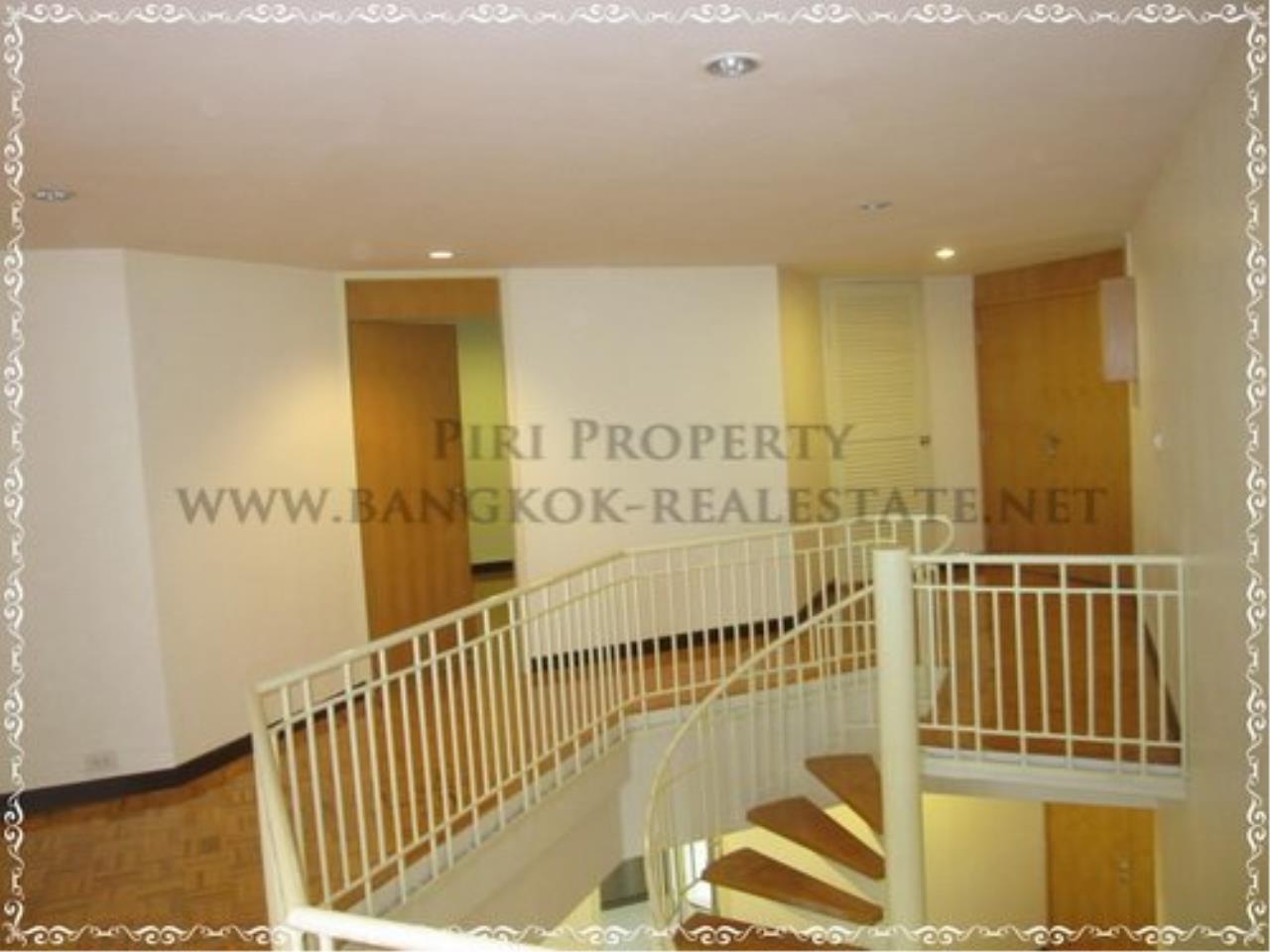 Piri Property Agency's Spacious Duplex Condo in Ekkamai for SALE - 235 SQM 9