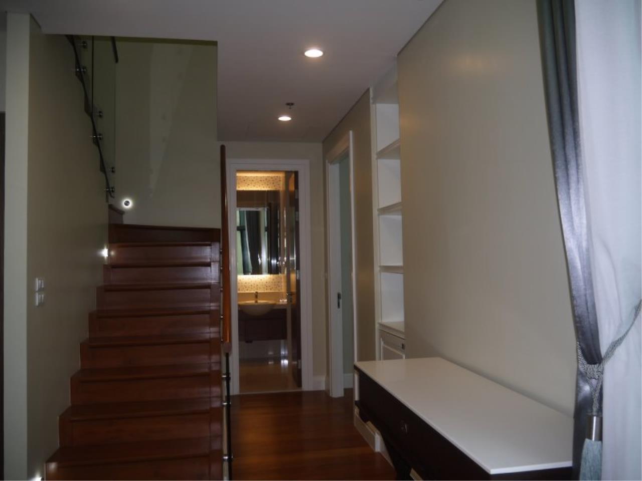 Piri Property Agency's Duplex 3 Bedrooms in the Bright Condo for rent on high floor 15