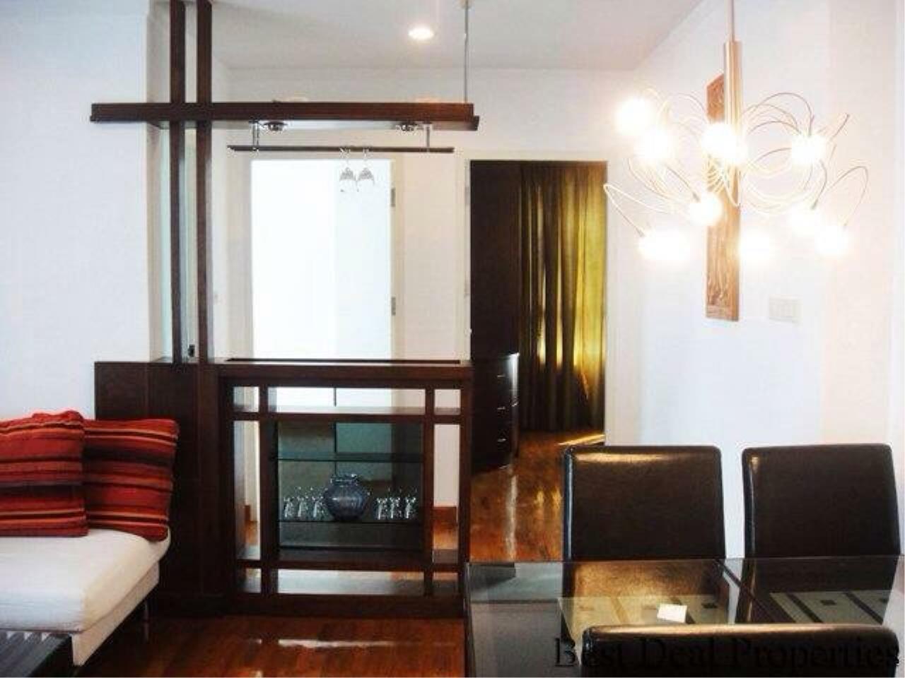 Piri Property Agency's Chic 2 Bedrooms in the Baan Siri Sathorn bulding for sale on mid floor 2