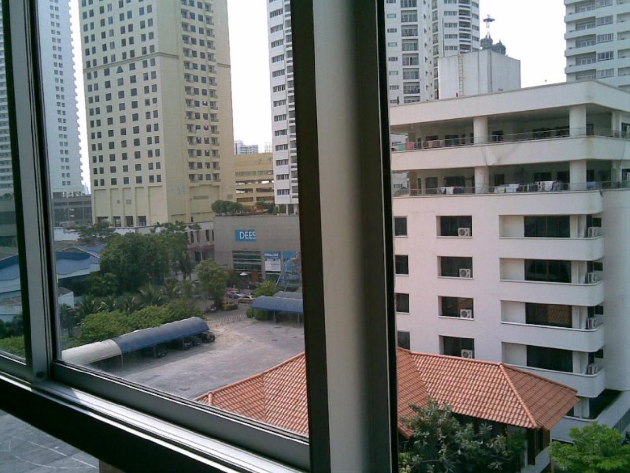 Piri Property Agency's Comfortable 1 bedroom in the Condo One X Building for rent on low floor 7