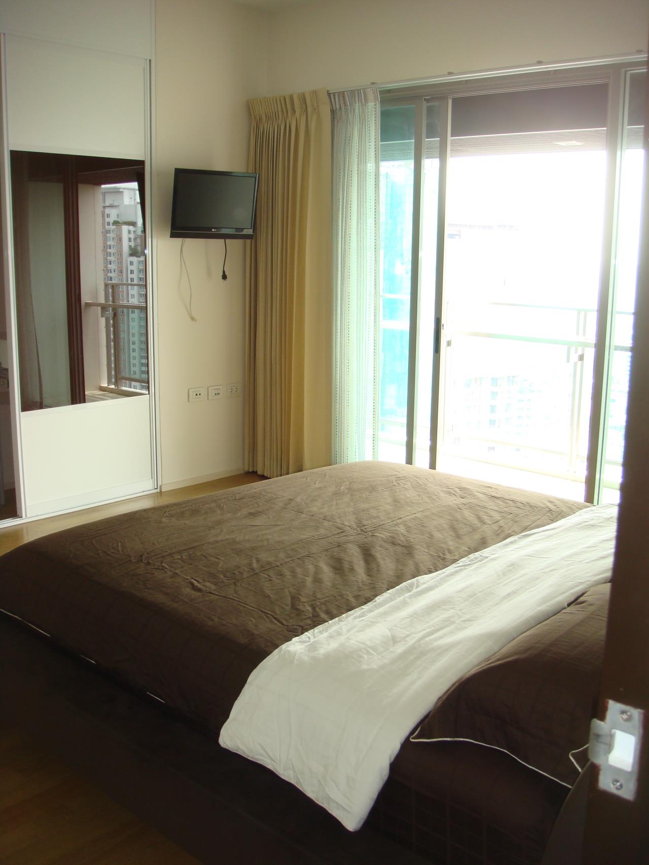 Piri Property Agency's 3 bedrooms Condominium  on 28 floor For Rent 3 6