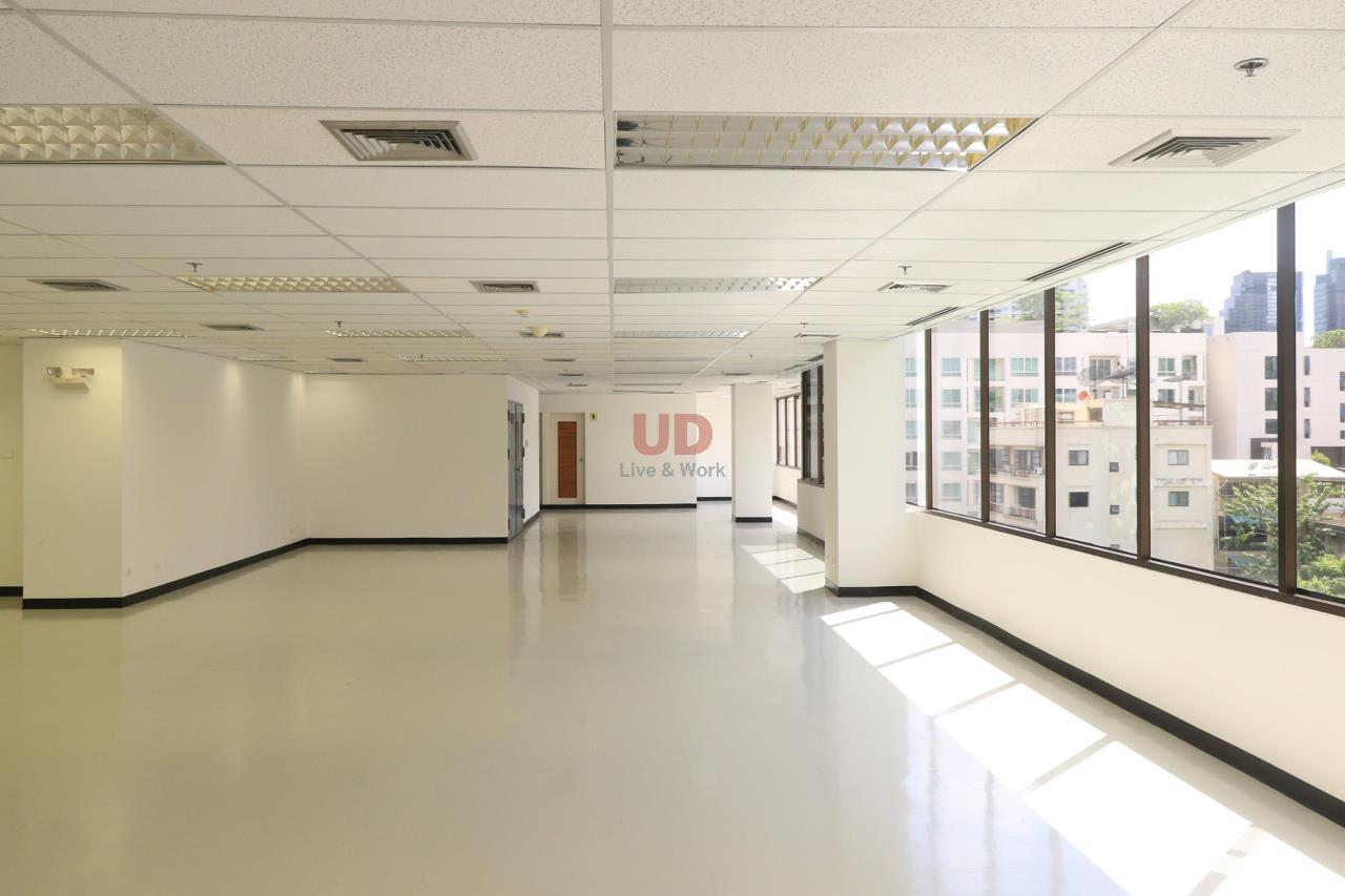 UD Live & Work Agency's Office space near BTS Saladaeng 3
