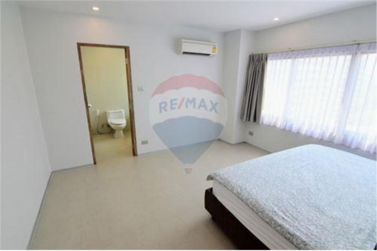 RE/MAX Executive Homes Agency's Apartment 3 Bedrooms for Rent On Prompong area 4