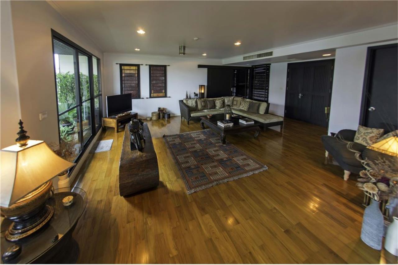 RE/MAX Executive Homes Agency's Spacious room available for rent at lanai sathorn 7