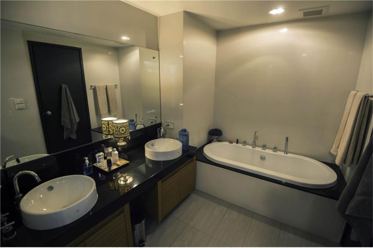 RE/MAX Executive Homes Agency's Spacious room available for rent at lanai sathorn 8