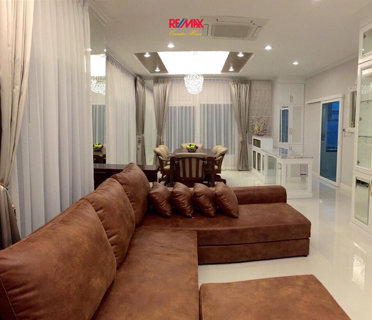 RE/MAX Executive Homes Agency's Luxury 5 Bedroom House for Sale Bang Na 1