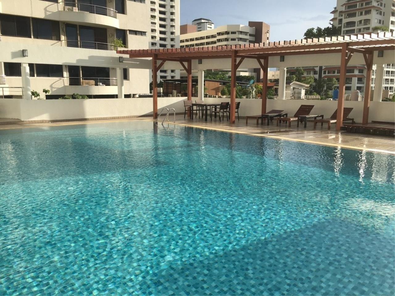 Quality Life Property Agency's S A L E WITH TENANT !! << SUPALAI PLACE >> SOI SUKHUMVIT 39; 2BR 73.50 SQ.M. HIGH FLOOR 8