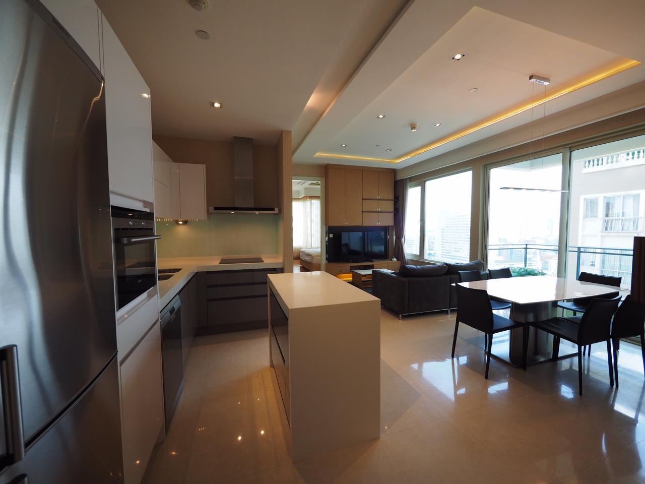 Quality Life Property Agency's Condo For Rent!!! Q Langsuan / 2 Bedroom / 20 Floor 1