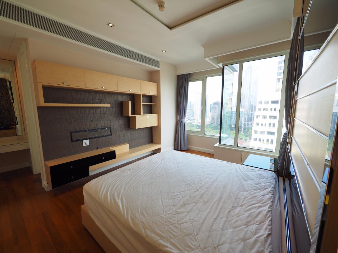 Quality Life Property Agency's Condo For Rent!!! Q Langsuan / 2 Bedroom / 20 Floor 7