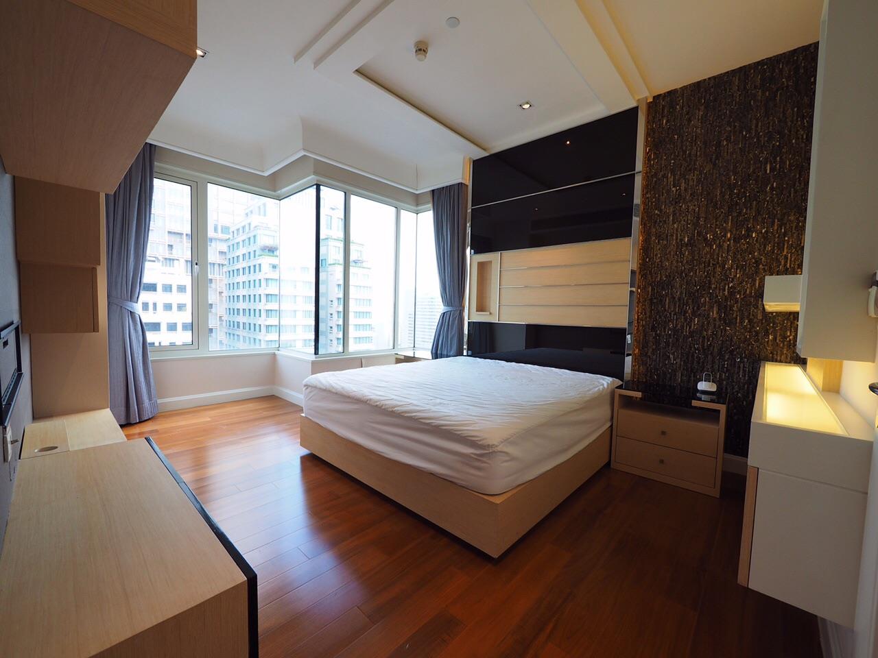 Quality Life Property Agency's Condo For Rent!!! Q Langsuan / 2 Bedroom / 20 Floor 8