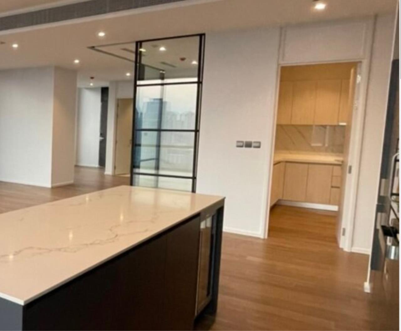 Bestbkkcondos Agency's Penthouse – 3 Bedrooms 4 Bathrooms Size 254.5sqm. Muniq Langsuan for Sale ฿122,160,000 THB 28