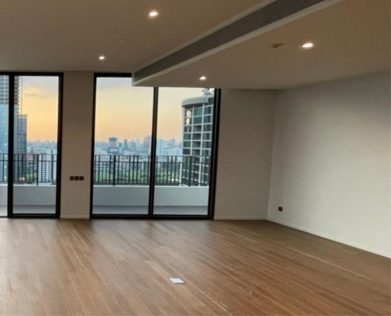 Bestbkkcondos Agency's Penthouse – 3 Bedrooms 4 Bathrooms Size 254.5sqm. Muniq Langsuan for Sale ฿122,160,000 THB 29