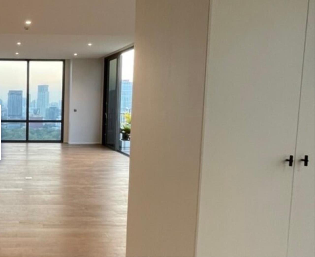 Bestbkkcondos Agency's Penthouse – 3 Bedrooms 4 Bathrooms Size 254.5sqm. Muniq Langsuan for Sale ฿122,160,000 THB 24